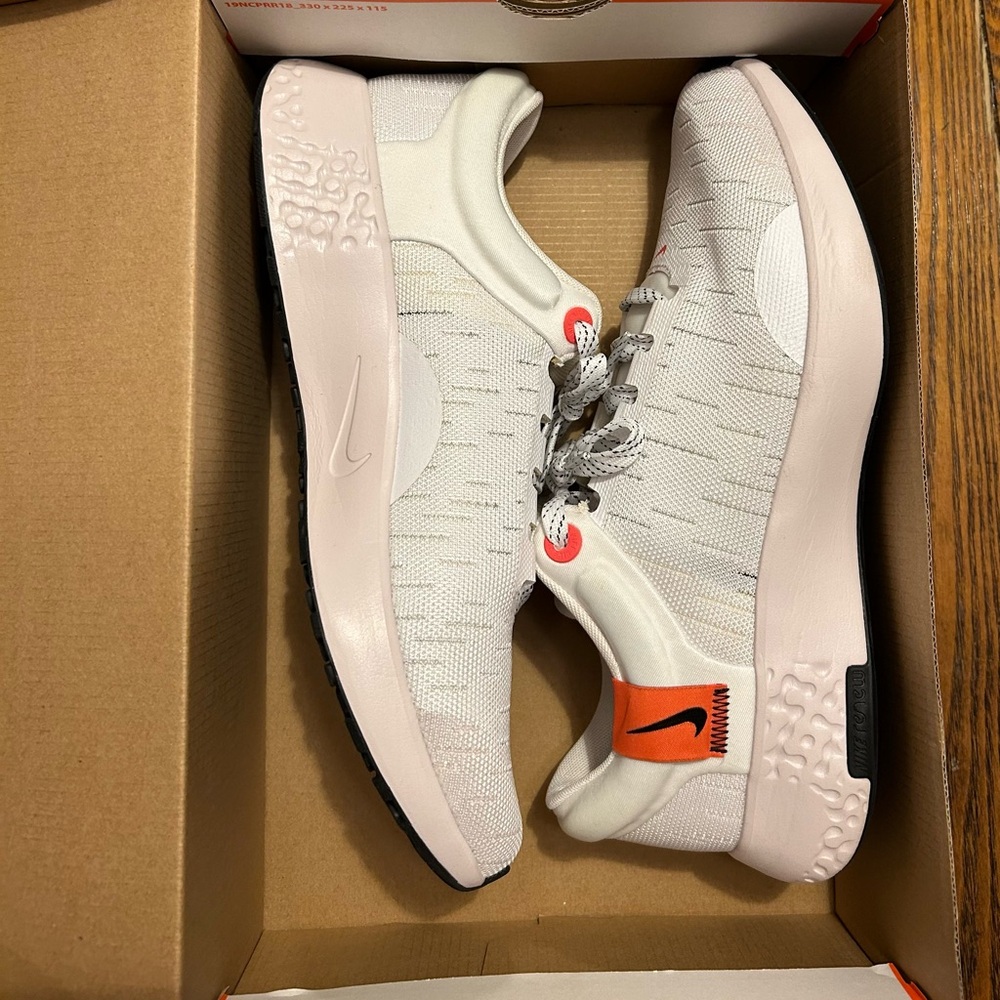 Women’s Nike shoes